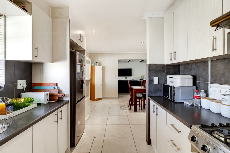 3 Bedroom Property for Sale in Pine Acres Western Cape